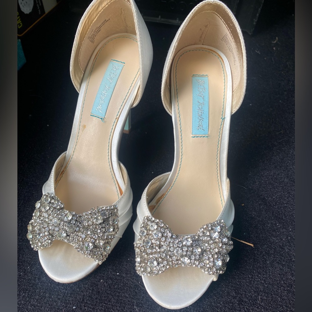 Blue by Betsy Johnson - High Heel Peep Toe - 7M - Ivory - Bow